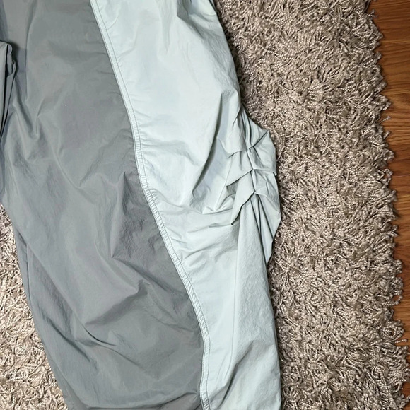 Anthropology +Daily Women’s Two Tone Green Elastic Waist Practice Pants - Picture 7 of 7